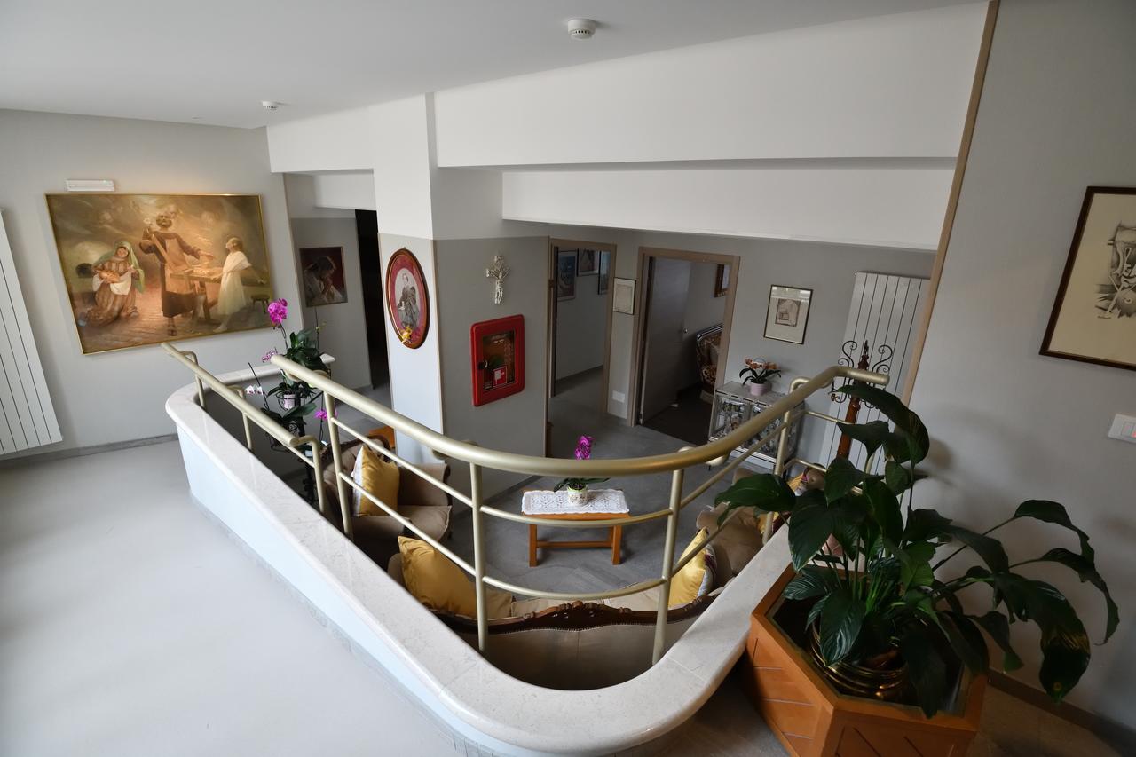 Casa Ospitalita San Giuseppe Bed & Breakfast ลาควิลา ภายนอก รูปภาพ